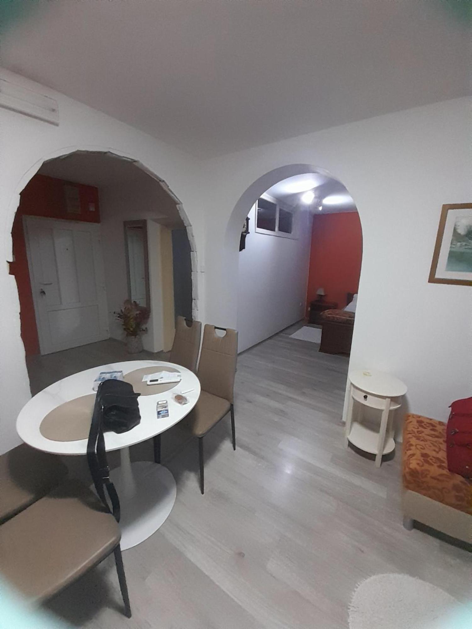 Apartman Drenovac 슬루니 외부 사진